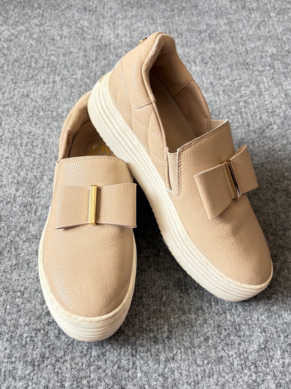 Joy Mangano Platform Sneakers Womens 7 Tan Slip On Bow Gold Accent 90914